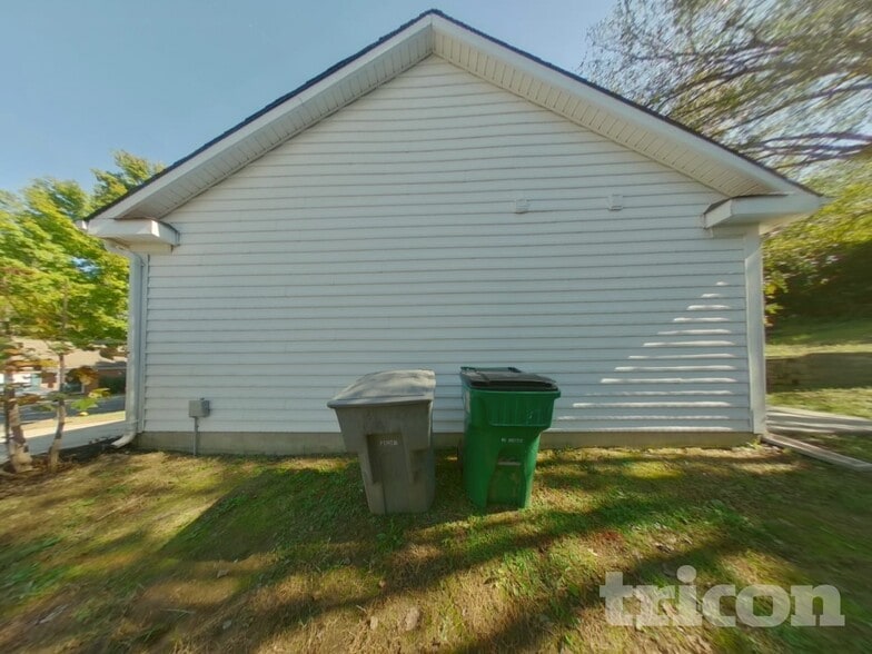 Building Photo - 1526 Jeffrey Bryan Dr