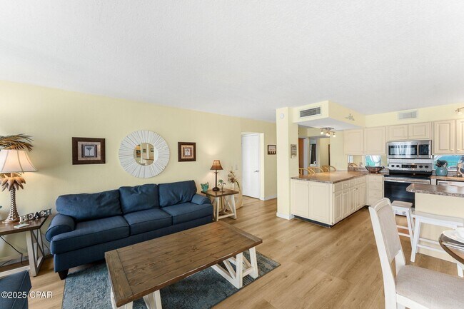 Building Photo - 8743 Thomas Dr