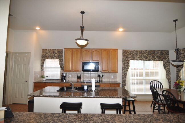 Building Photo - COMING SOON! Stunning 4-2-2 in Ft. Worth –...