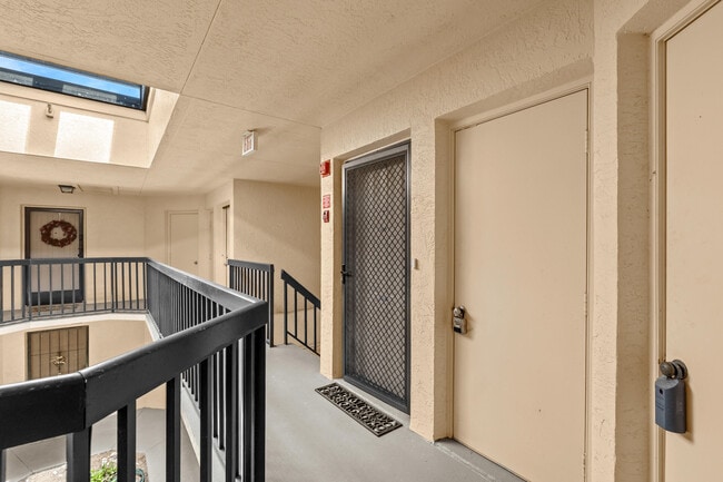 Building Photo - 2083 NE Collins Cir