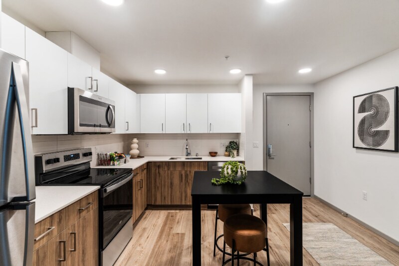 Building Photo - 2950 NE 11th St