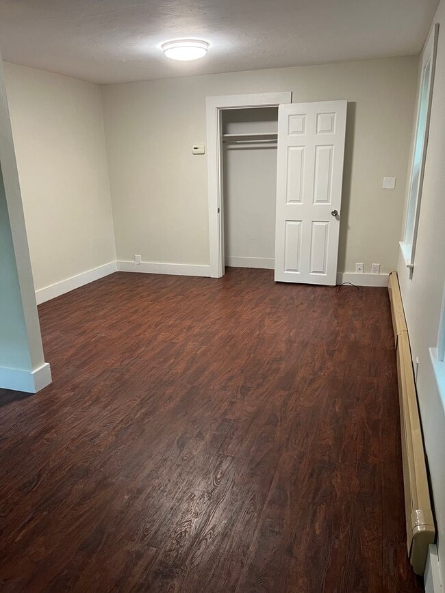 Building Photo - 5 Elm St