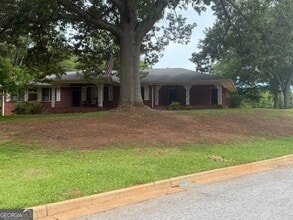 Building Photo - 523 Parkdale Dr