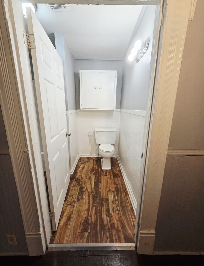 Building Photo - 930 Summit Ave