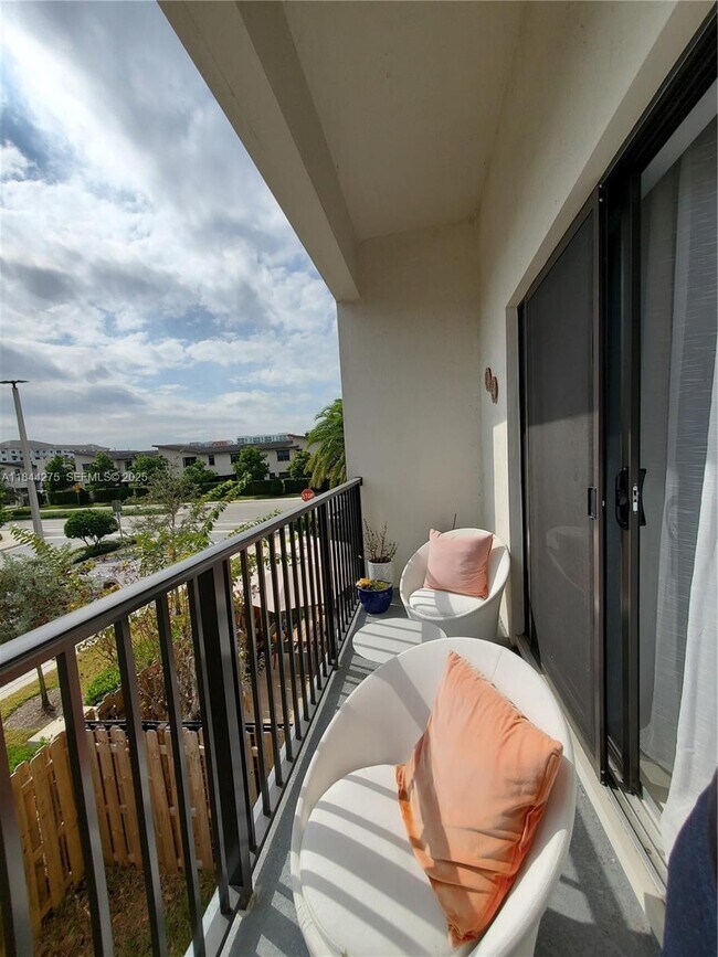 Building Photo - 7905 NW 104th Ave