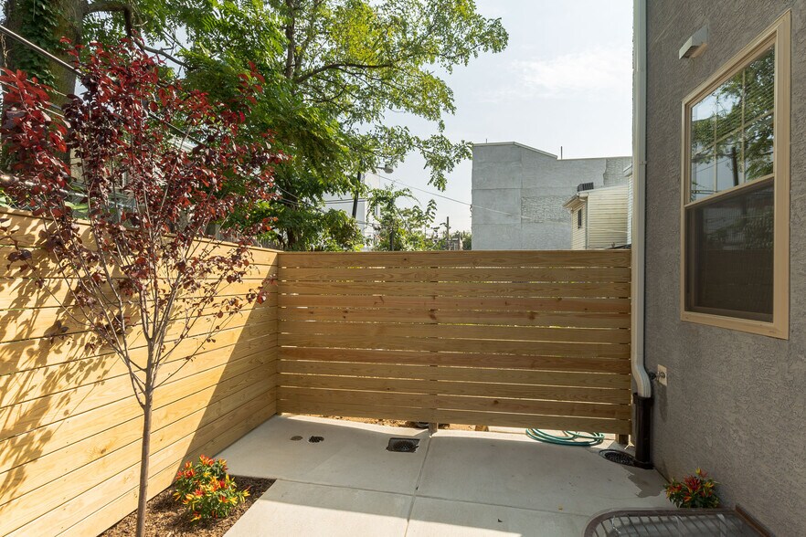 Building Photo - 1237 N 31st St