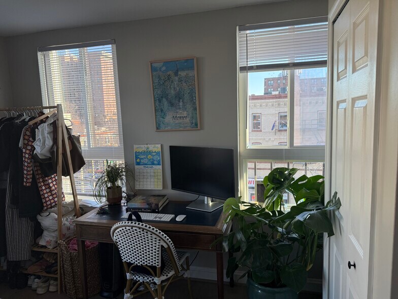 Building Photo - 1700 17th St NW