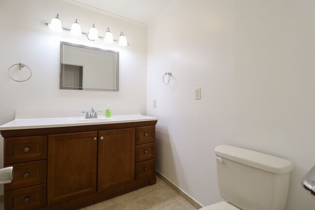 Building Photo - Charming 2 Bed, 1 Bath Home!