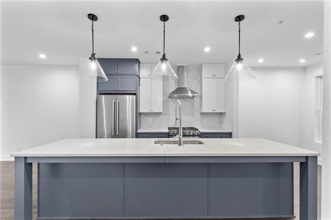 Building Photo - 201 New St