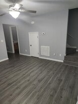 Building Photo - 531 Crest Dr SW