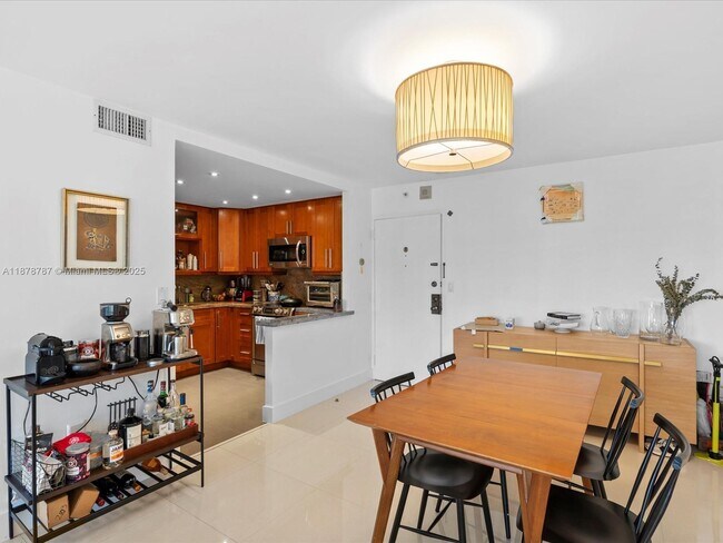 Building Photo - 1450 Brickell Bay Dr