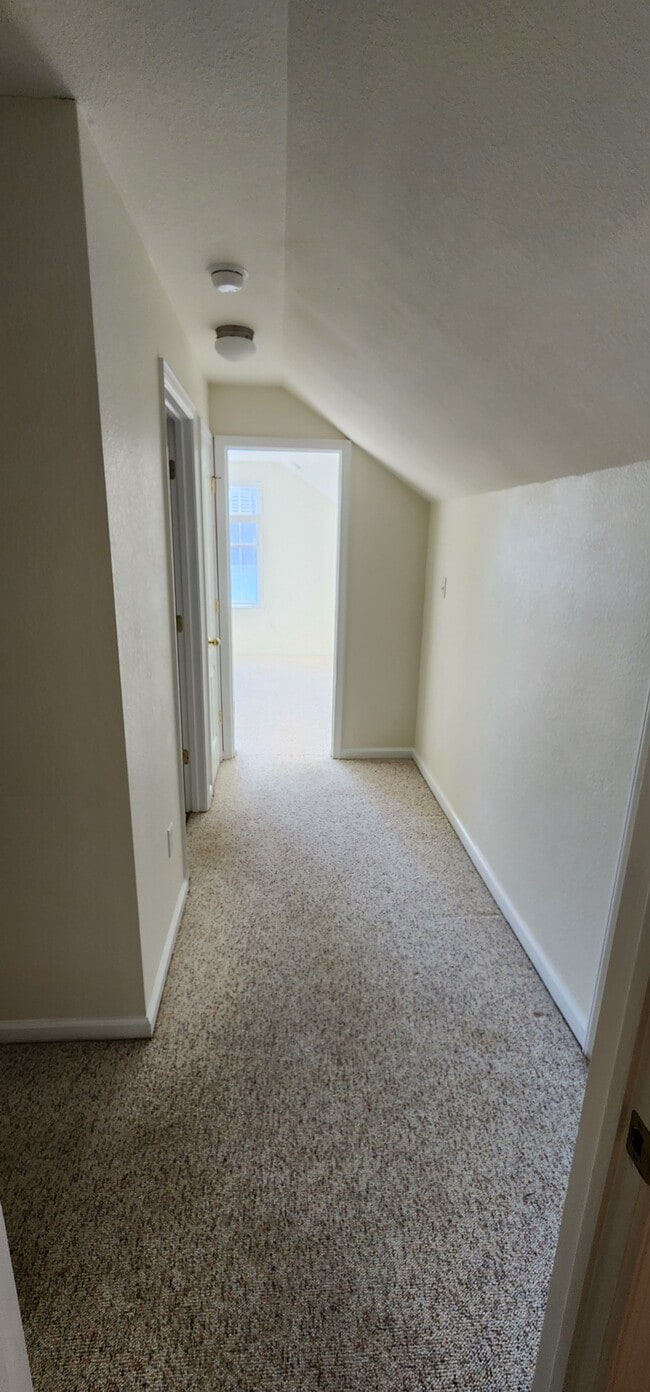 Building Photo - 104 Landing Trail