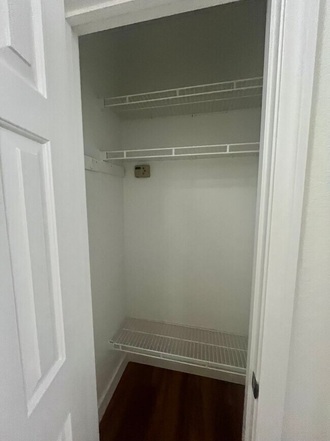Building Photo - 2470 sq ft, remodeled single story, hard to find 5 bed, 2.5 bath, 2 car garage in guard gated Sta...
