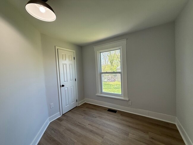 Building Photo - 1514 Jourolman Ave