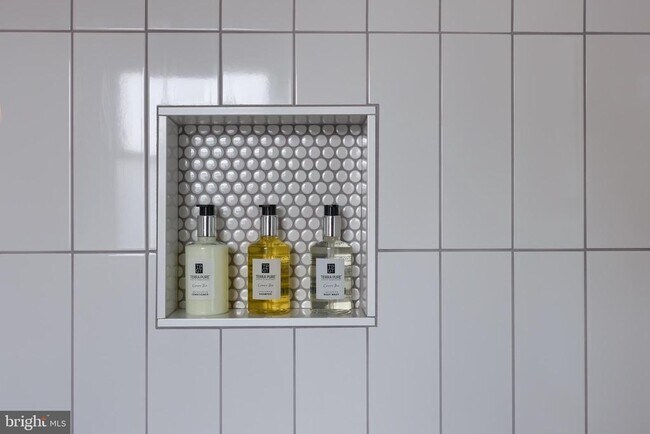 Building Photo - 136 E Harrisburg Ave