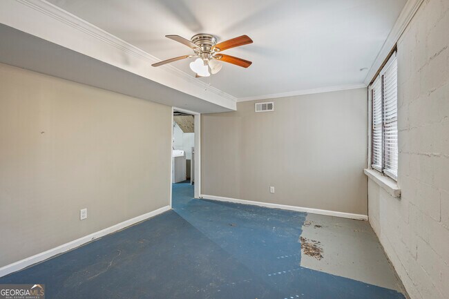 Building Photo - 3823 Kingswood Dr