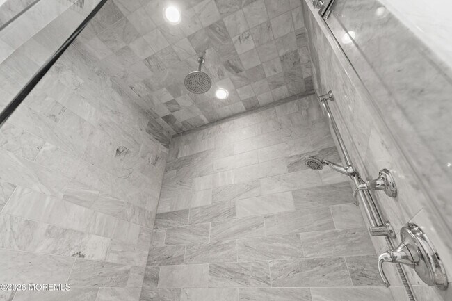 Building Photo - 558 Cedar Ave