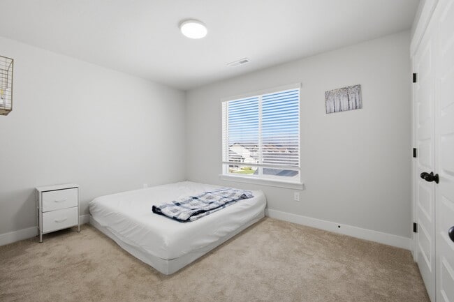 Building Photo - 4633 Sentry Dr