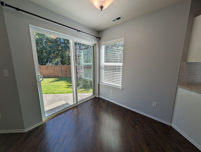 Building Photo - 4 Bedroom, 2.5 Bath DuPont Home!
