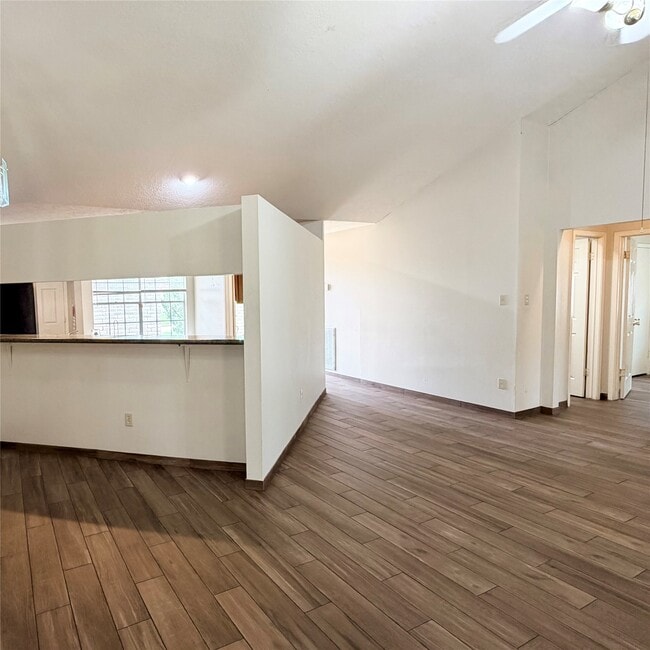 Building Photo - 16914 Summer Dawn Pl
