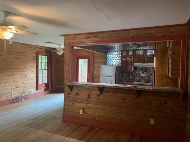 Building Photo - 1021 Oak Dr