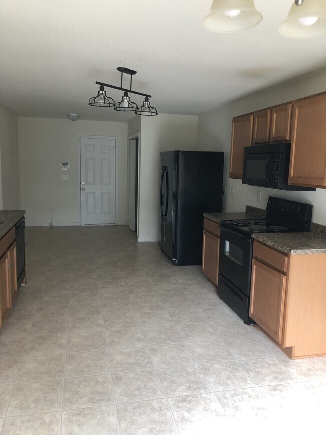 Building Photo - 204 Valleyside Dr NE