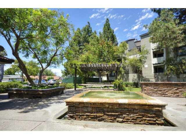 Building Photo - 880 E Fremont Ave