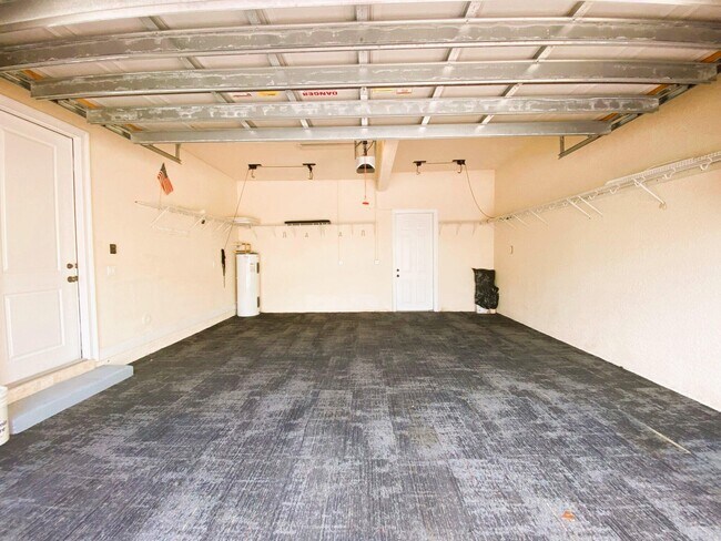 Building Photo - 50 Via Poinciana Ln