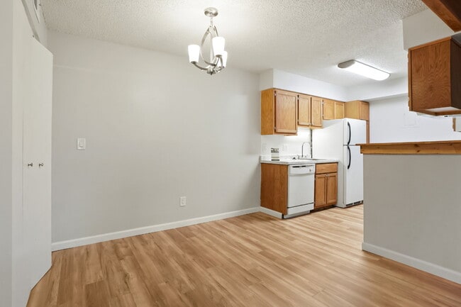 Building Photo - Great Two Bedroom Home with Fireplace