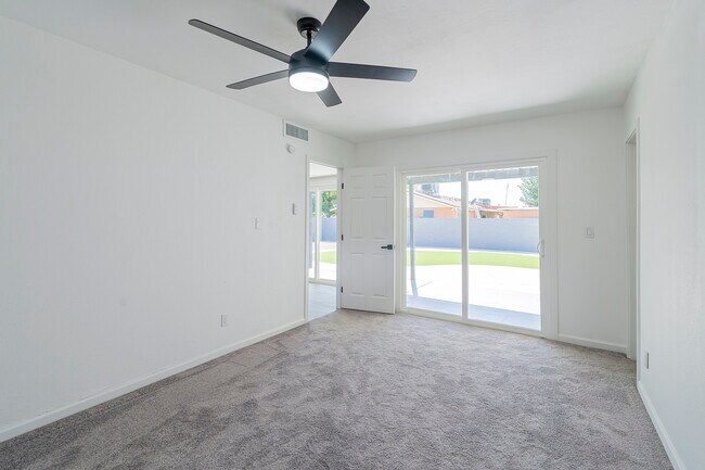 Building Photo - 460 N Longmore