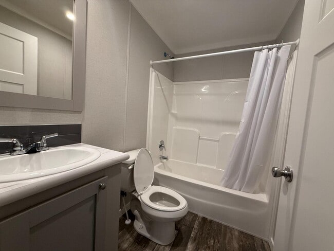 Building Photo - 4901 N Vaughn Rd