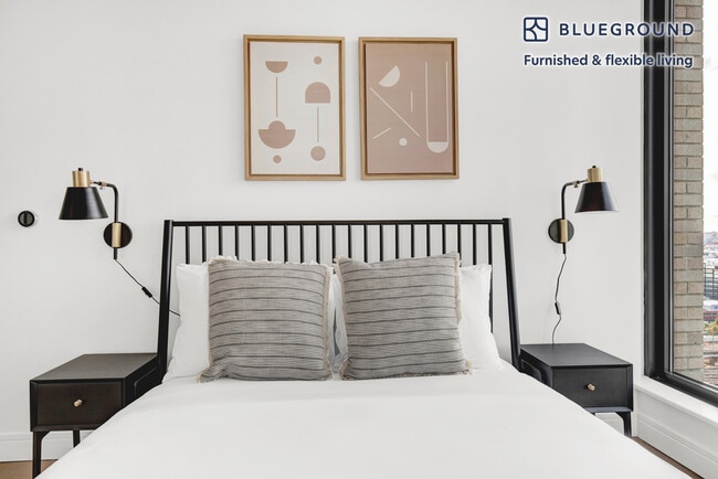 Building Photo - 27-19 44th Dr