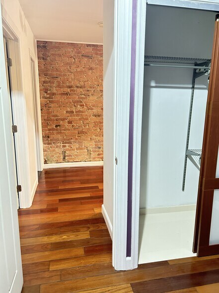 Building Photo - 118 Bates St NW