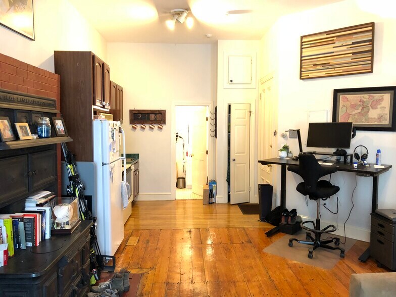 Building Photo - 137 Beacon St