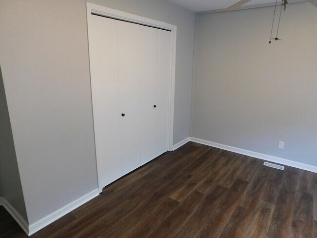 Building Photo - 2 Bed 1.5 Bath Condo