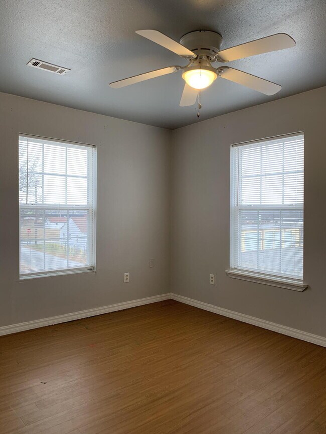 Building Photo - 700 Virginia St