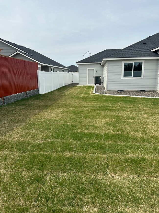 Building Photo - Alderbrook Homes, Newer Construction!