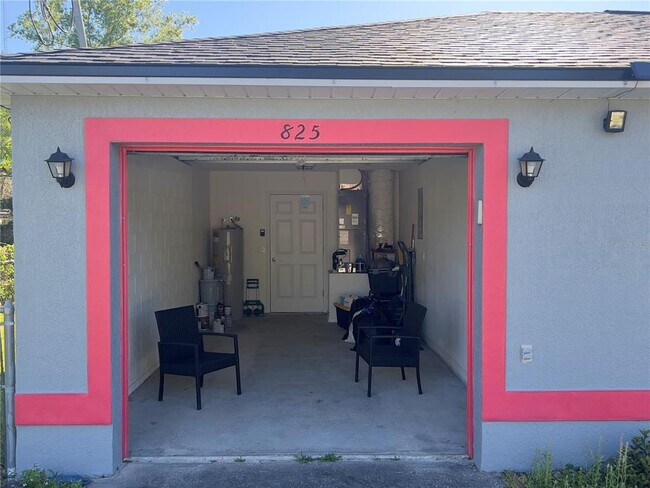 Building Photo - 825 Charles Ave