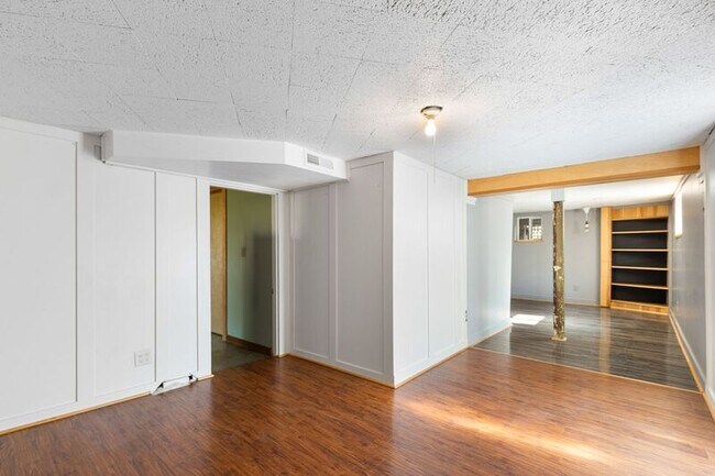 Building Photo - 1617 NE Couch St