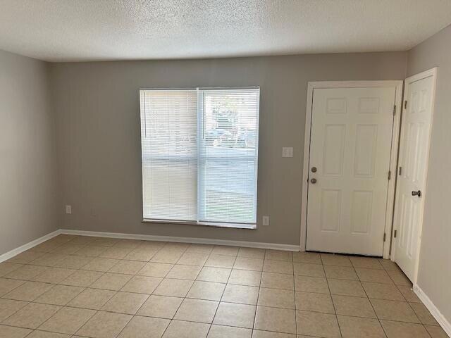 Building Photo - 2075 Clingan Dr NW