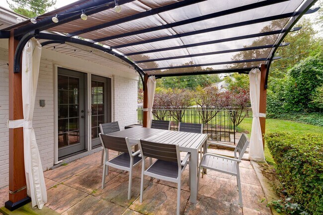 Building Photo - Furnished, Detached Home in Bethesda Alta ...