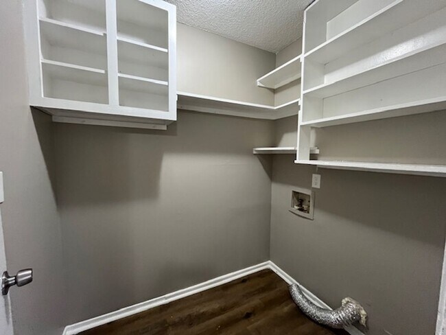 Building Photo - Renovated 3 Bedroom 1.5 Bath Home for Rent!