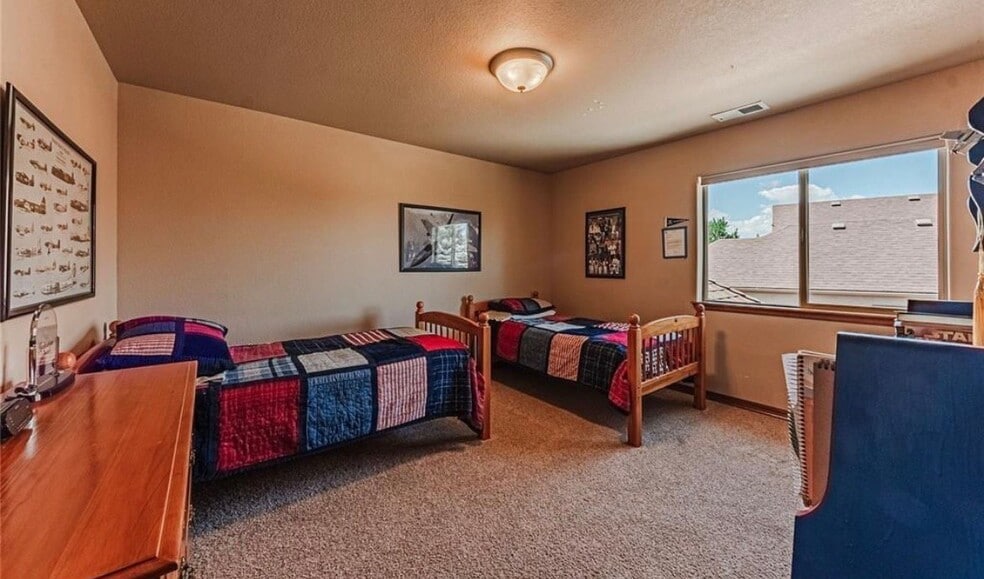 Building Photo - 1630 Oakmont Dr