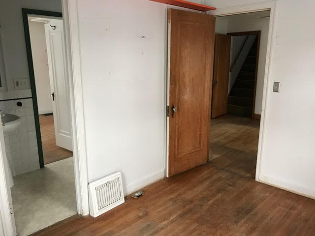 Building Photo - 1122 House