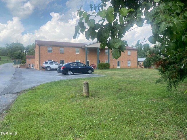 Building Photo - 103 Skyview Dr