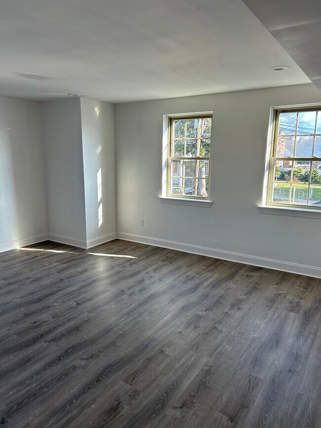 Bedroom 2 - 1125 OLD YORK Rd