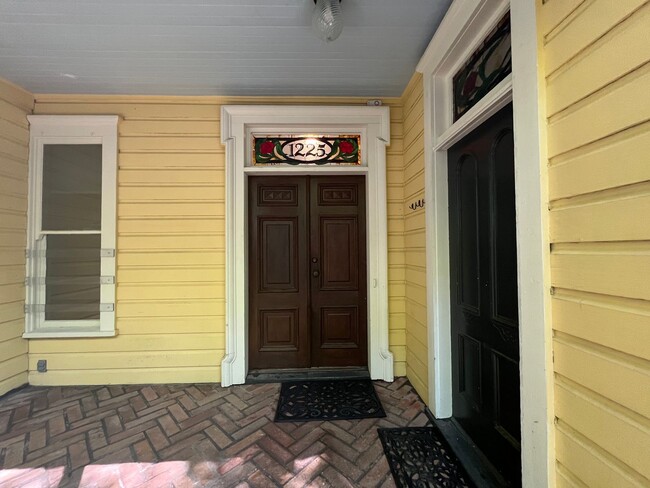 Building Photo - Charming 3 Bed 3.5 Bath home in Southwest ...