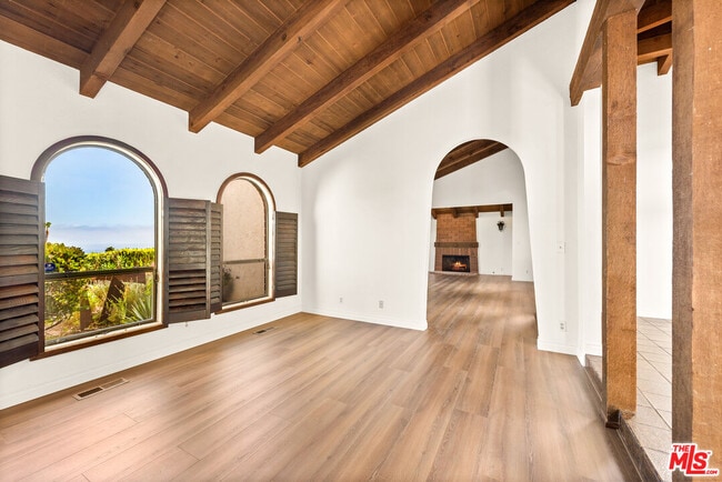 Building Photo - 3636 Malibu Country Dr