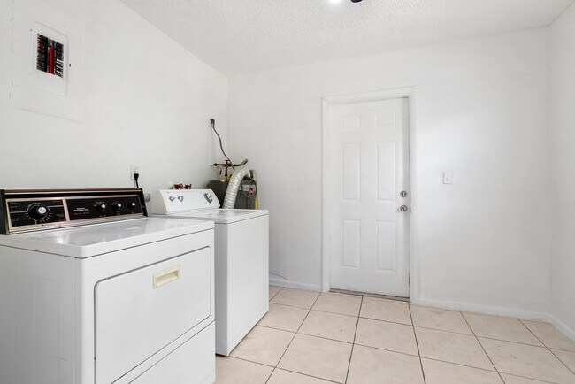 Building Photo - 4108 NW 79th Ave