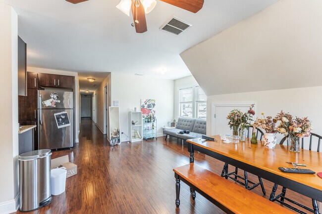 Building Photo - 3047 N Kimball Ave